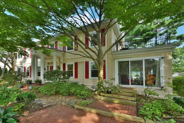 Exterior, Facade, American Foursquare