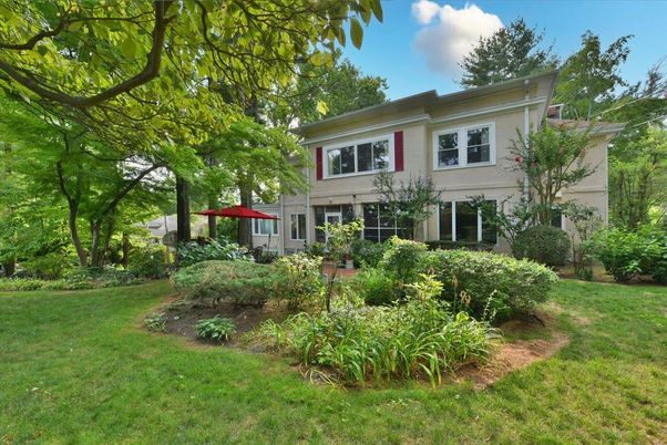 Backyard, Exterior, Facade, Raised Ranch