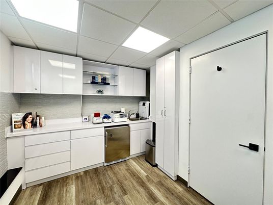 Interior, Kitchen, Recessed Lighting, Wood Texture Flooring