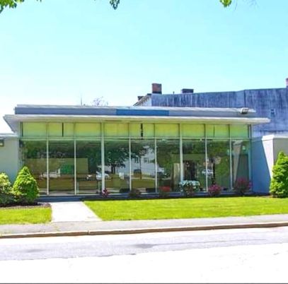 Exterior, Facade, Modern