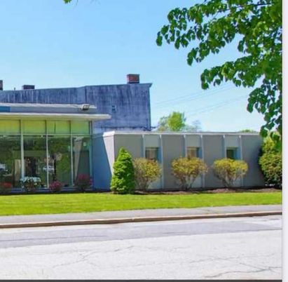 Exterior, Facade, Modern