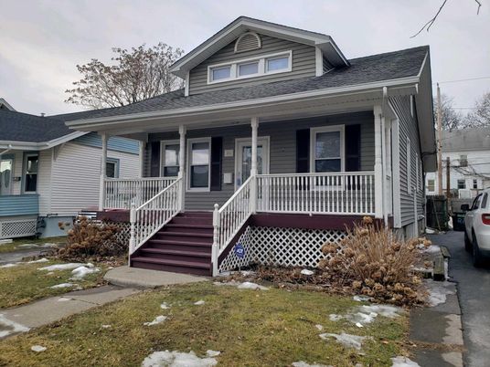 Exterior, Facade, American Foursquare