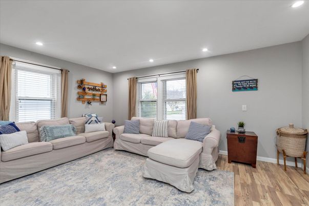 Interior, Living room, Recessed Lighting, Wood Texture Flooring