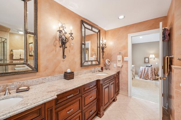 Bathroom, Dual Sink Vanities, Interior, Recessed Lighting