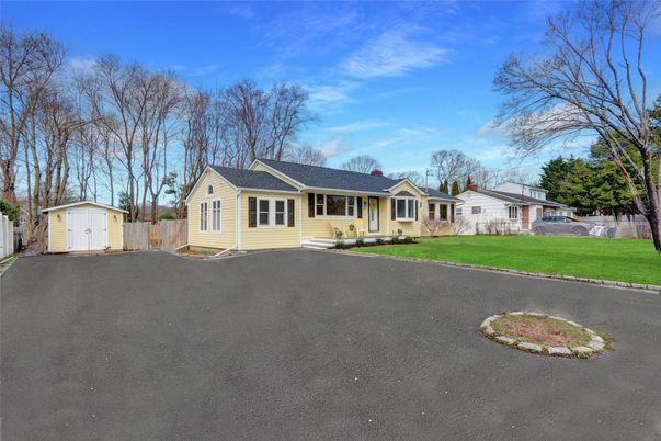Exterior, Facade, Cape Cod