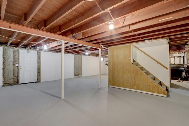 Empty room, Interior, Wooden Beams, Wooden Ceilings