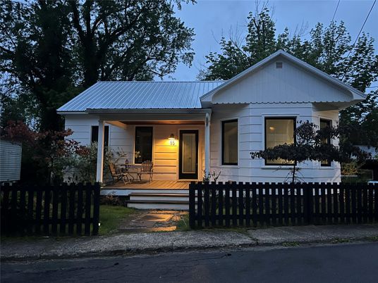 Exterior, Facade, American Craftsman