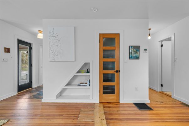 Interior, Pendant Lights, Wood Texture Flooring