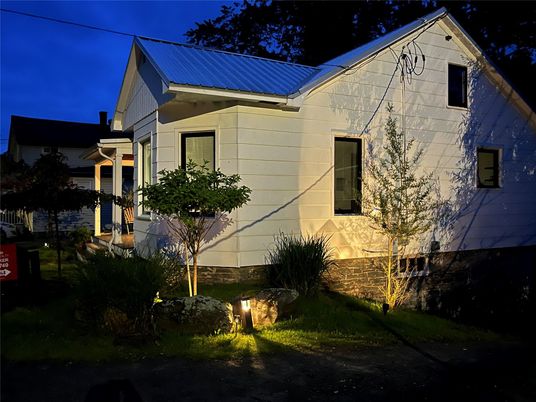 Exterior, Facade, Farmhouse