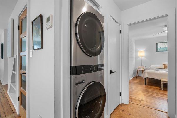 Bedroom, Interior, Utility Closets, Washer, Wood Texture Flooring