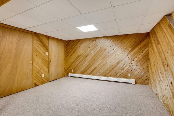 Empty room, Interior, Recessed Lighting, Wooden Walls