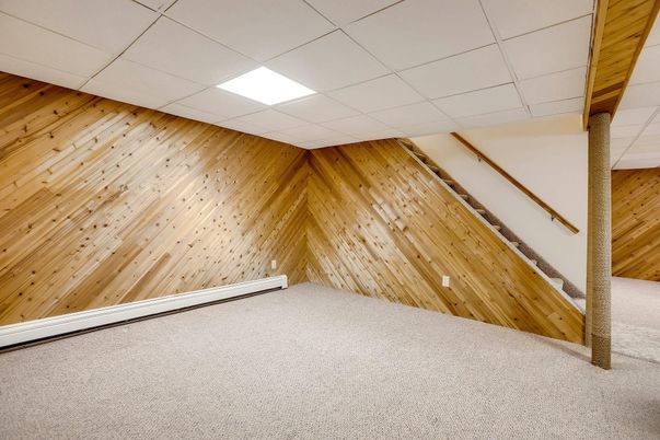 Empty room, Interior, Recessed Lighting, Wooden Walls