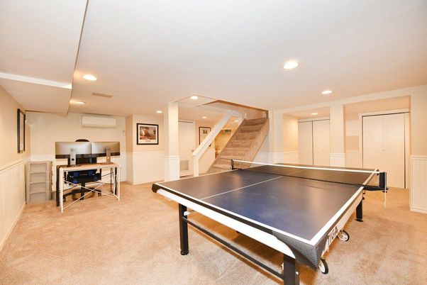 Game Room, Interior, Recessed Lighting
