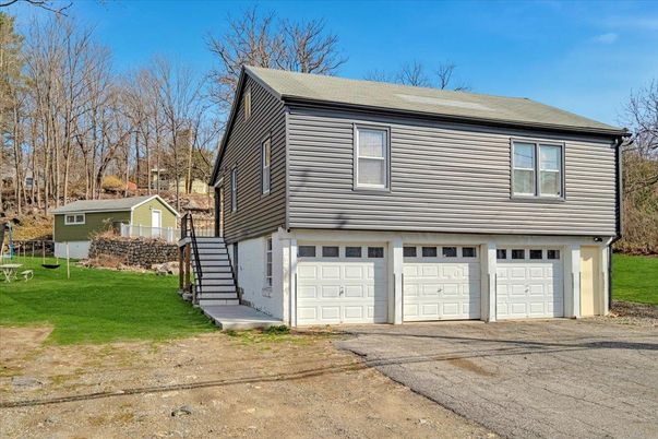 Attached, Exterior, Facade, Split Level