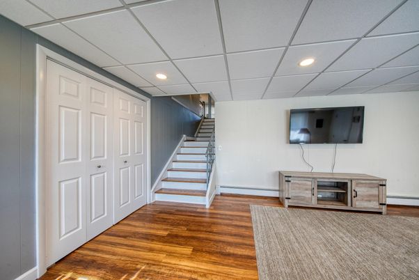 Interior, Recessed Lighting, Wood Texture Flooring