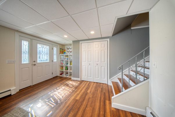 Interior, Recessed Lighting, Wood Texture Flooring