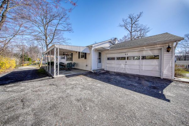 Detached Garage, Exterior