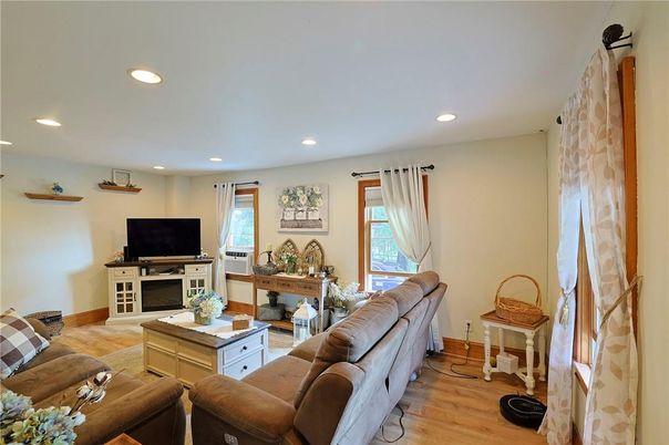 Interior, Living room, Recessed Lighting, Wood Texture Flooring