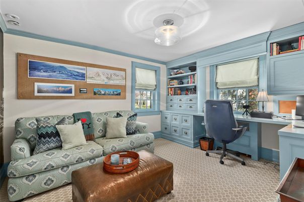 Home Office, Interior