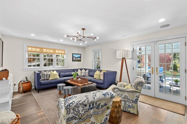 Interior, Living room, Pendant Lights, Recessed Lighting, Wood Texture Flooring