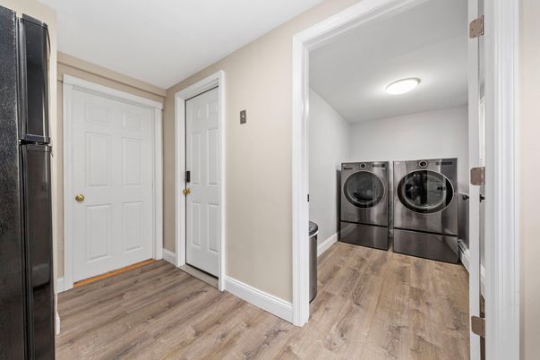 Interior, Utility Closets, Washer, Wood Texture Flooring
