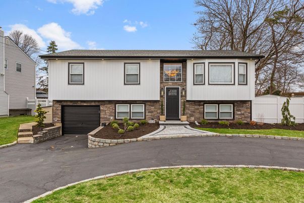 Attached, Exterior, Facade, Brick Facade, Raised Ranch