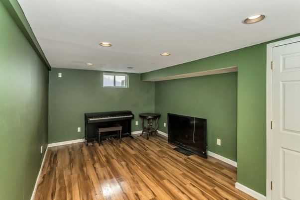 Interior, Piano, Recessed Lighting, Wood Texture Flooring