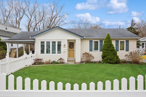 Backyard, Exterior, Facade, Ranch