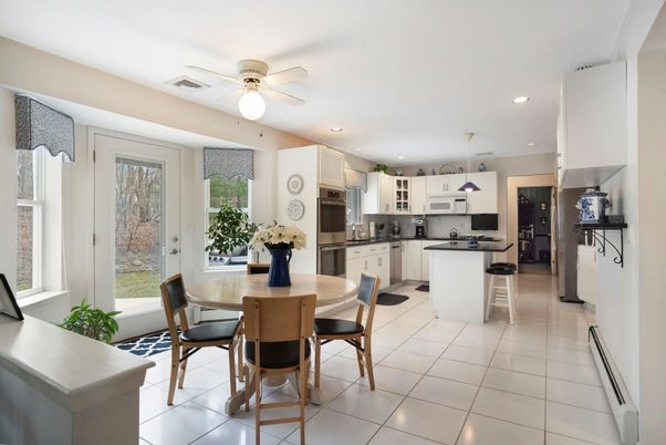 Dining room, Interior, Kitchen, Pendant Lights, Recessed Lighting, Stainless Steel Appliances