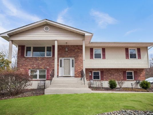 Exterior, Facade, Brick Facade, Split Level