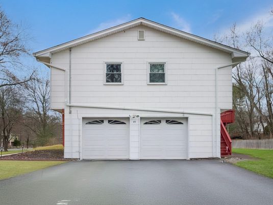 Attached, Exterior, Facade, American Craftsman