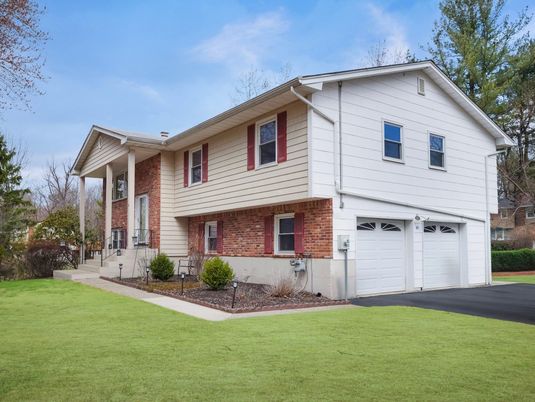 Attached, Exterior, Facade, Brick Facade, Split Level