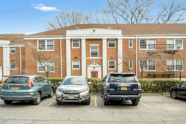 Exterior, Facade, Brick Facade, Rowhouse