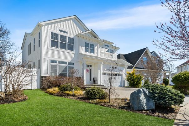 Attached, Exterior, Facade, Farmhouse