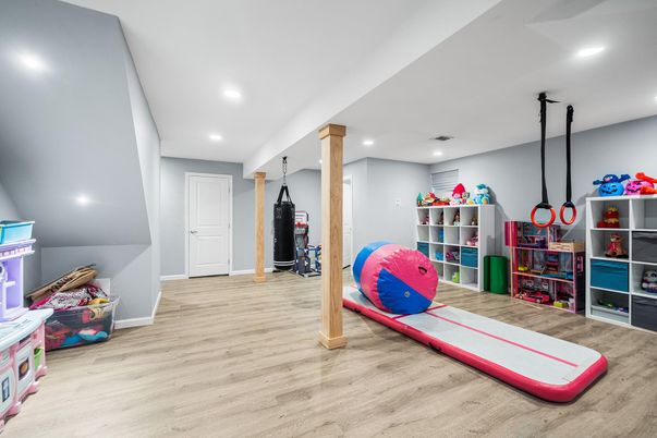 Interior, Recessed Lighting, Wood Texture Flooring