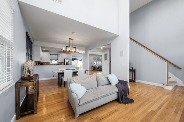 Chandelier, Dining room, Interior, Kitchen, Pendant Lights, Recessed Lighting, Wood Texture Flooring