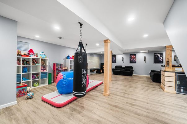 Fitness Equipment, Interior, Pendant Lights, Recessed Lighting, Wood Texture Flooring