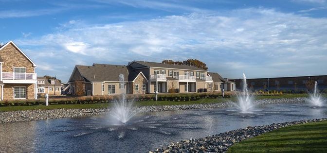 Exterior, Lake