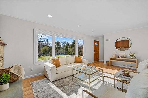 Interior, Living room, Recessed Lighting, Wood Texture Flooring