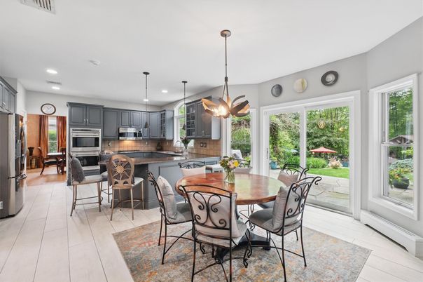 Dining room, Interior, Kitchen, Pendant Lights, Recessed Lighting, Stainless Steel Appliances