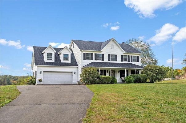 Attached, Exterior, Facade, Farmhouse