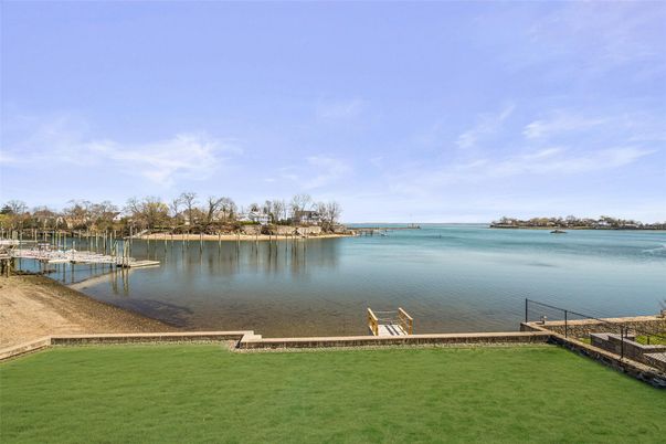 Exterior, Lake