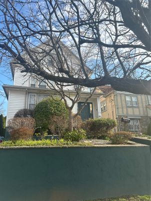Exterior, Facade, Queen Anne Victorian