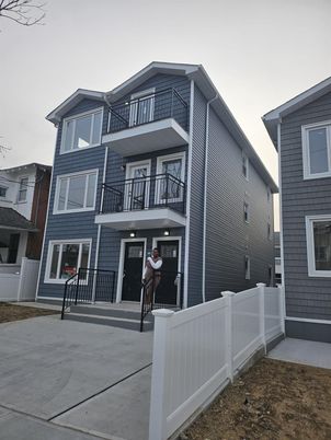 Exterior, Facade, Rowhouse