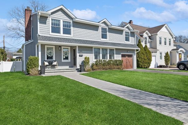Attached, Exterior, Facade, Farmhouse