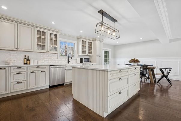 Dining room, Interior, Kitchen, Pendant Lights, Recessed Lighting, Stainless Steel Appliances, Wood Texture Flooring