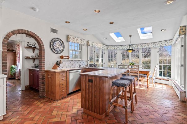 Dining room, Interior, Kitchen, Pendant Lights, Recessed Lighting, Stainless Steel Appliances