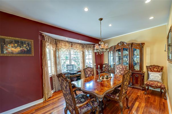 Chandelier, Dining room, Interior, Recessed Lighting, Wood Texture Flooring