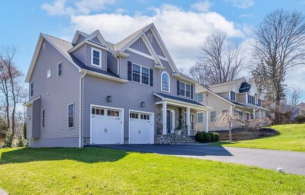 Attached, Exterior, Facade, Farmhouse