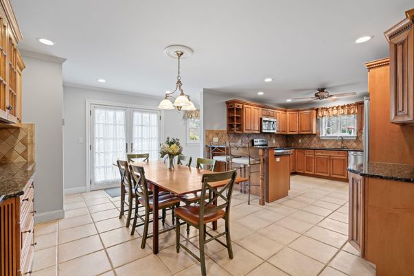 Dining room, Interior, Kitchen, Pendant Lights, Recessed Lighting, Stainless Steel Appliances